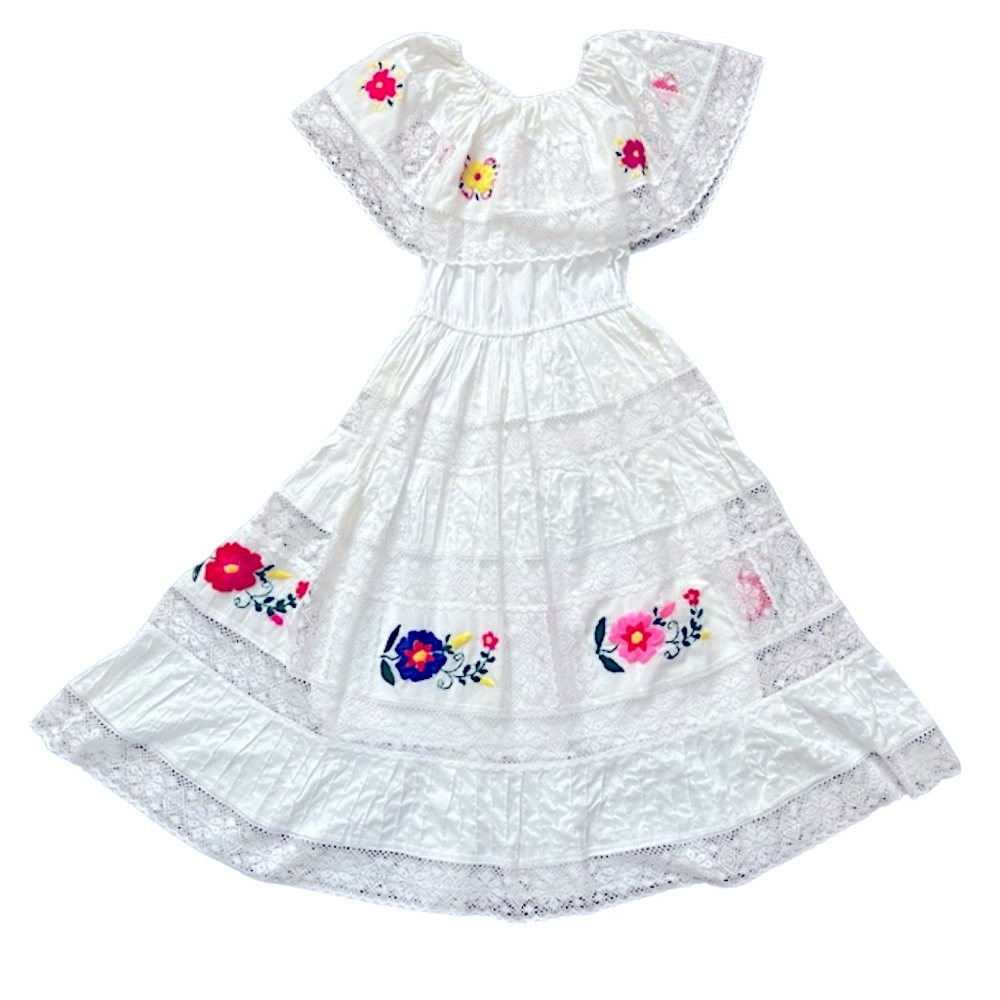 AUTHENTIC NEW HANDMADE MEXICAN CINCO DE MAYO LARGE WHITE EMBROIDERED FLOWERS